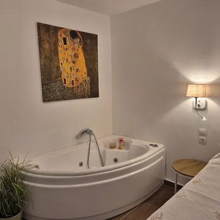Top Hill Gardens- Jacuzzi-7M From Airport Dom wakacyjny *