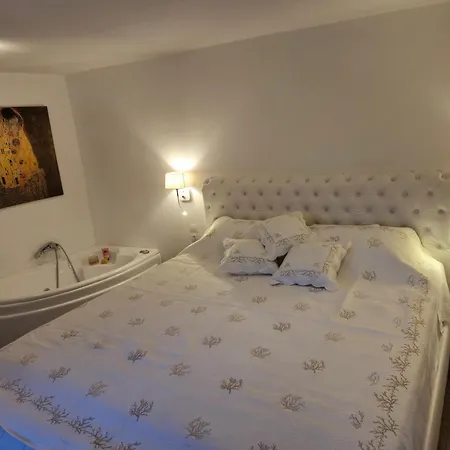 Top Hill Gardens- Jacuzzi-7M From Airport Dom wakacyjny Koropi